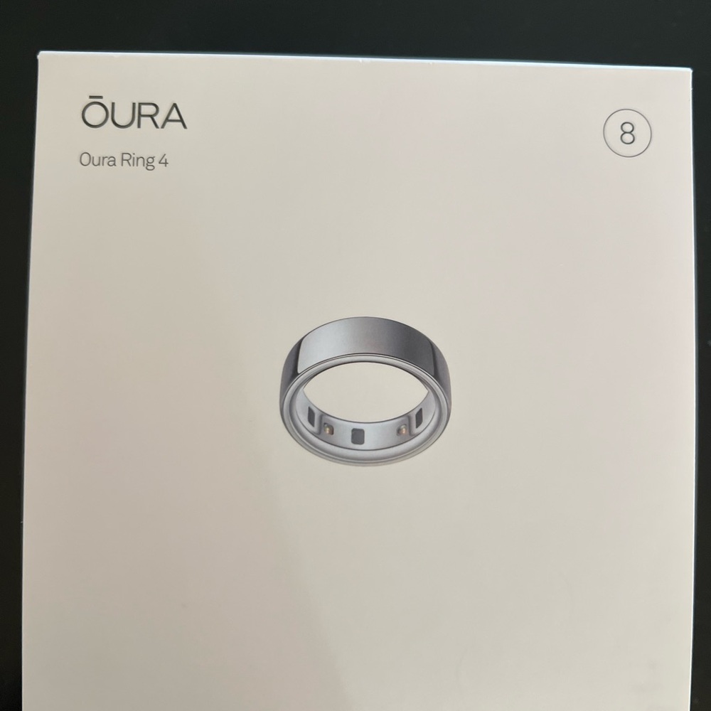 Oura Smart Ring in Silver - Picture 6 of 7